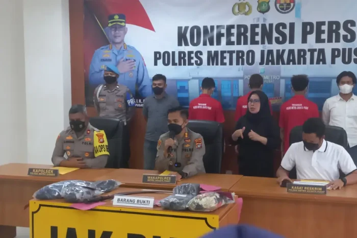 Lakukan Pembacokan Terhadap...