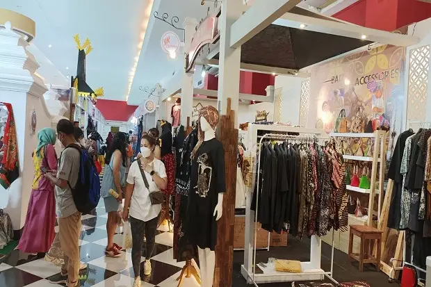 Ragam Oleh-oleh Khas...