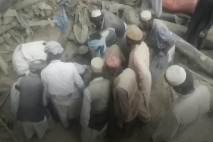 Gempa Afghanistan Tewaskan...
