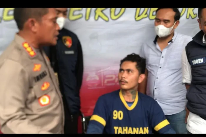 Terbakar Cemburu, Pria...