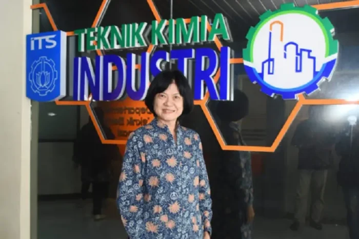 Dosen ITS Ini Hobi Bersekolah...