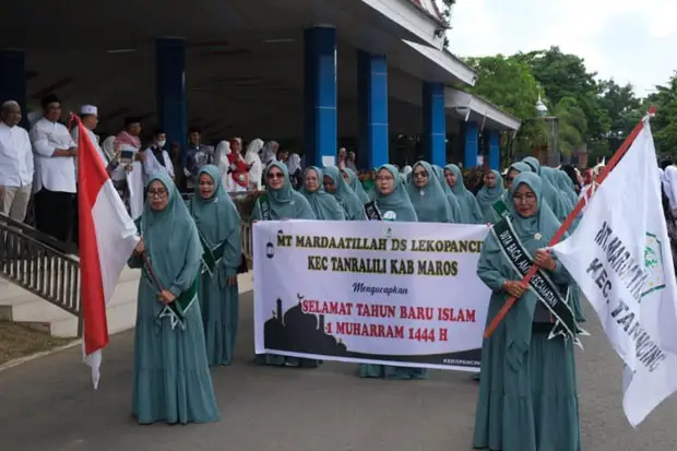 Warga Maros Ikuti Pawai...