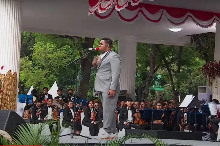 Meriahkan Upacara Penurunan...