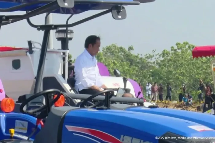 Presiden Jokowi Luncurkan...