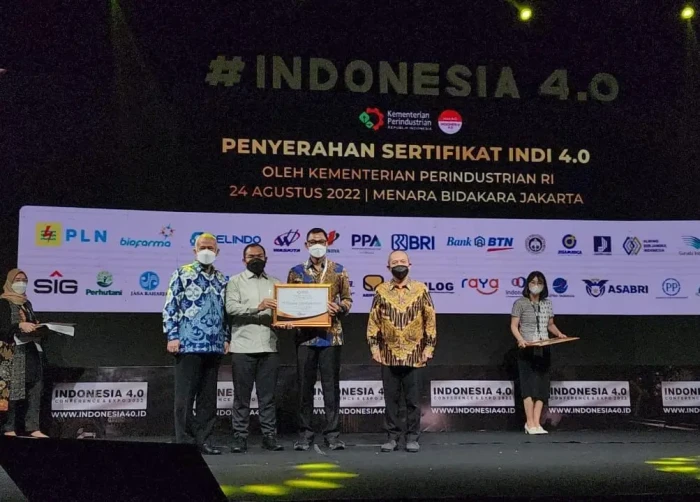 PLN Raih Penghargaan...