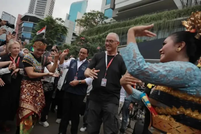 Diajak Anies Keliling...