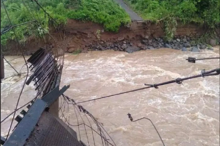 Jembatan Gantung di...
