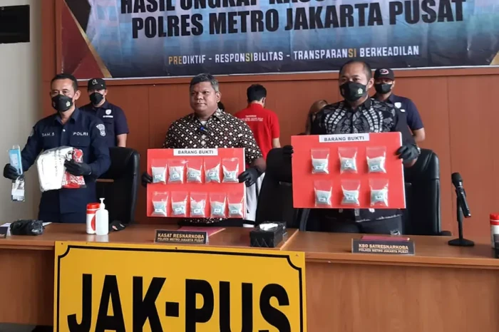Gulung 2 Kurir Narkoba,...