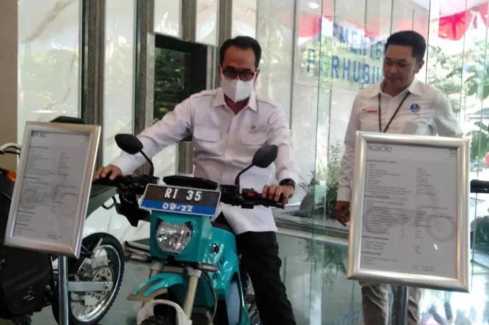 Tarif Ojek Online Seluruh...