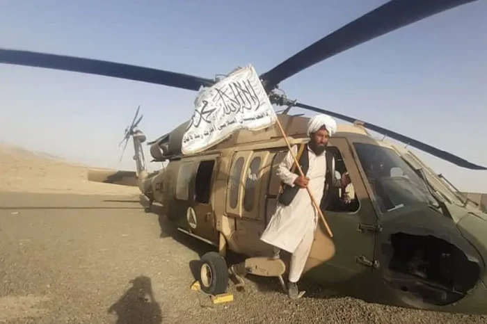 Helikopter Black Hawk...