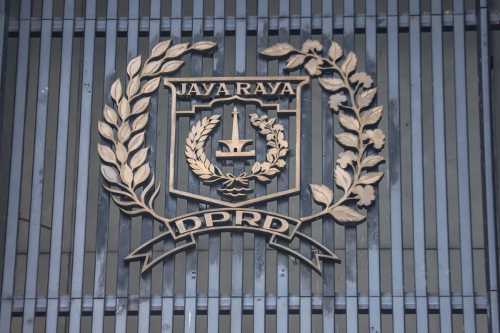 DPRD DKI Gelar Rapat...