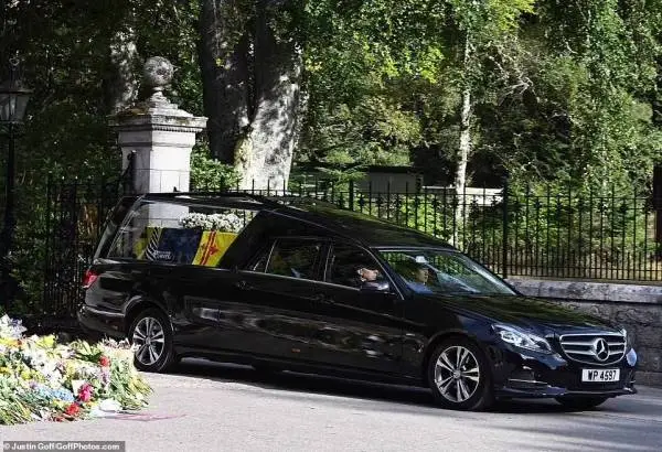 Spesifikasi Mercedes...