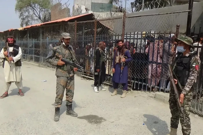 Pasukan Taliban dan...