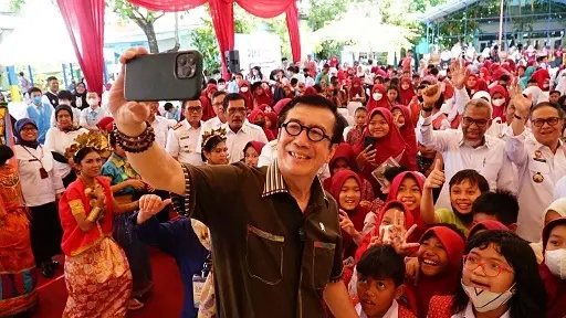 Menkumham Yasonna Beri...