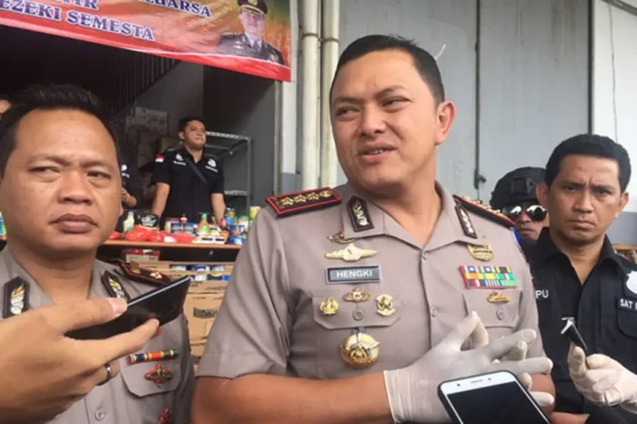 Perampok Toko Emas di...