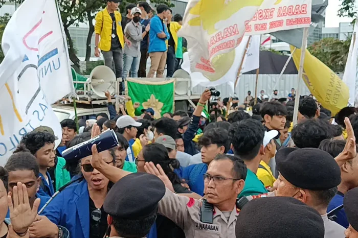Demo BEM SI Kerakyatan...