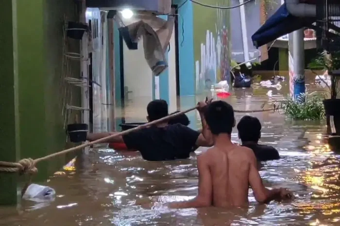 Luapan Kali Ciliwung,...