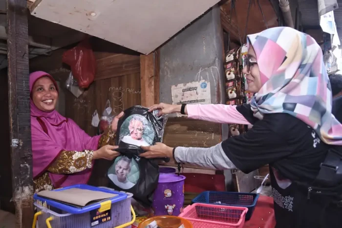 Kredit Lapak Bikin Pedagang...