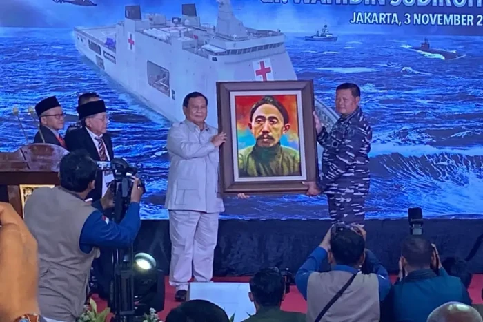 Pengukuhan KRI dr Wahidin...