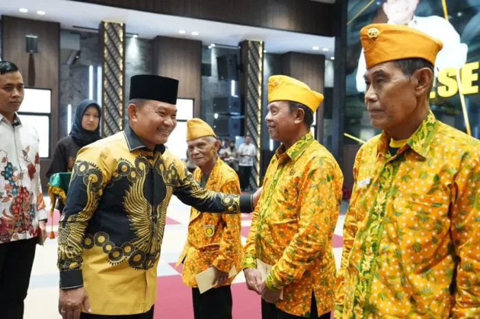 KSAD Dudung Berangkatkan...