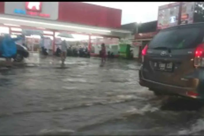 Diguyur Hujan Deras,...