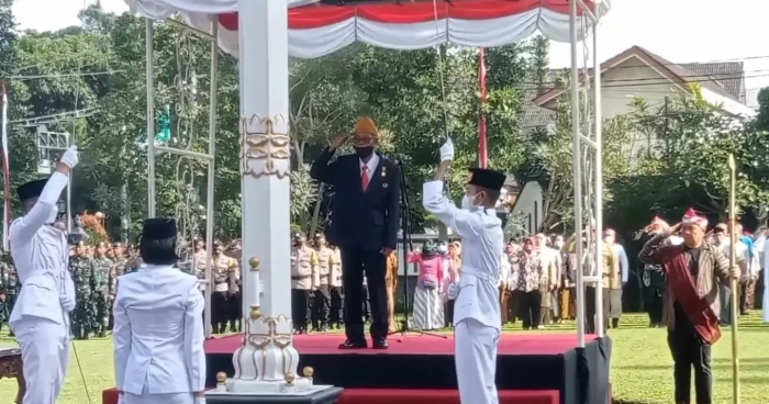 Terharu! Soepardjo,...