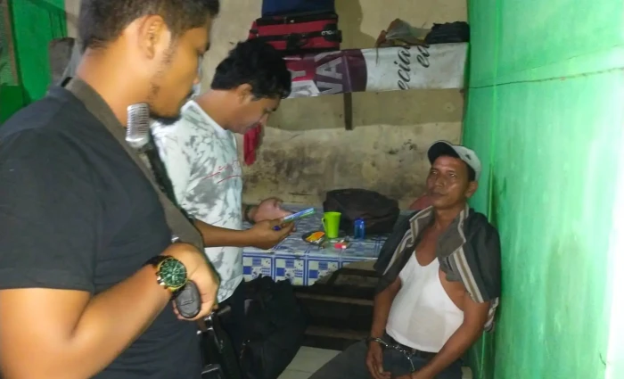 Terbakar Cemburu, Pria...
