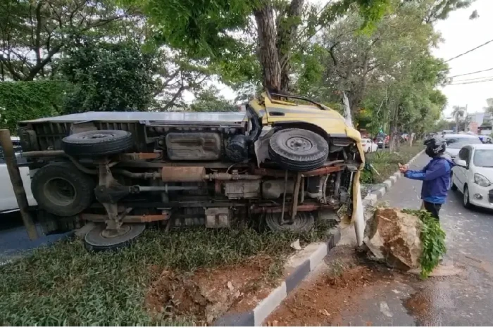 Truk Pengangkut Toren...