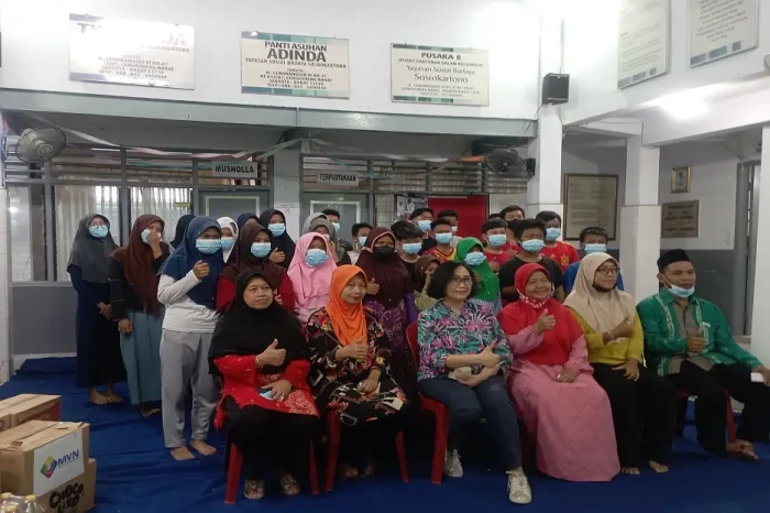 Beri Bantuan ke Panti...