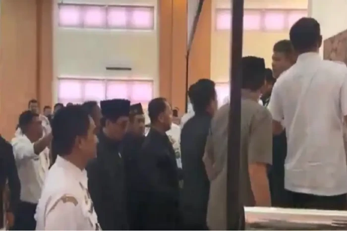 Rapat Paripurna DPRD...