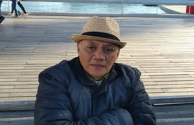 Menyiapkan Kebaya sebagai...