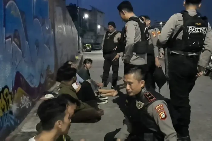 Polisi Gerebek Pesta...