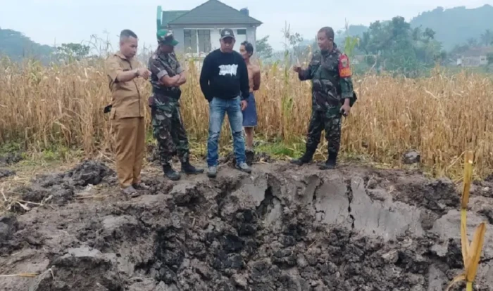Ledakan Keras Gemparkan...