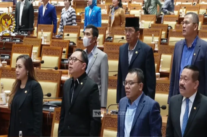 Rapat Paripurna Pengesahan...