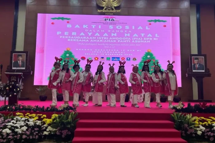 PIA DPR Rayakan Natal...