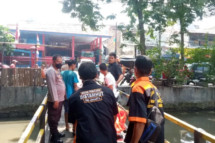 Sakit-sakitan di Kontrakan,...