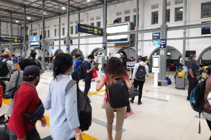 Mudik Nataru, Stasiun...