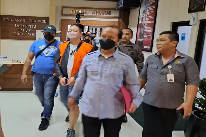 Agus Hartono Dijebloskan...