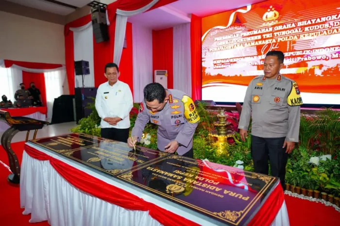 Kapolri Resmikan Rumah...
