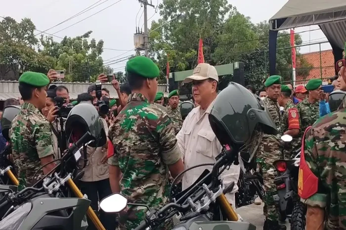 Menhan Prabowo Serahkan...