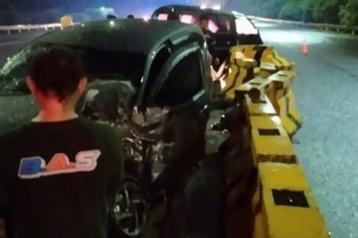 2 Mobil Terlibat Kecelakaan...