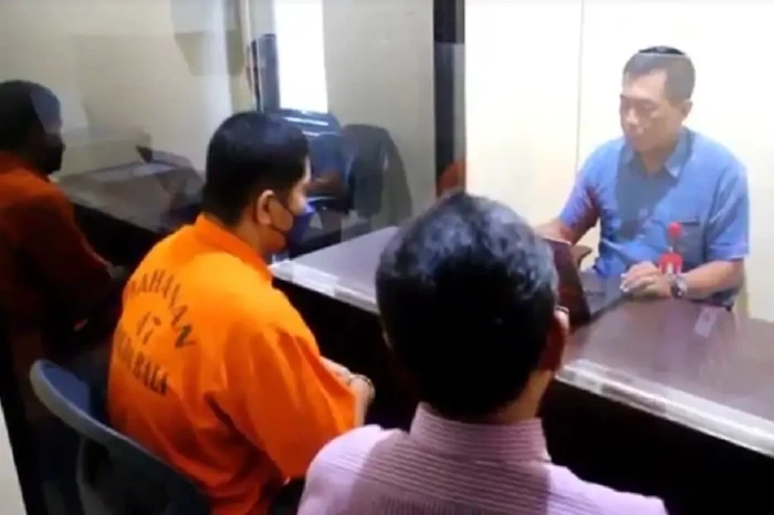 Cabuli Anak di Toilet...