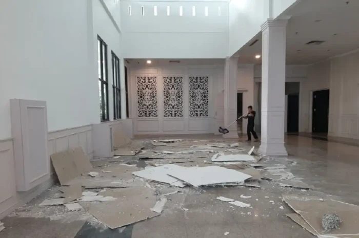 Kantor DPRD Kepri Rusak...