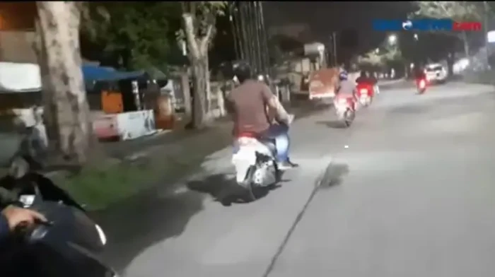 Polisi Berlakukan Jam...