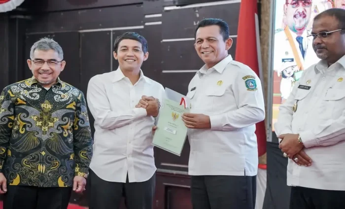 Wamen ATR/BPN Serahkan...
