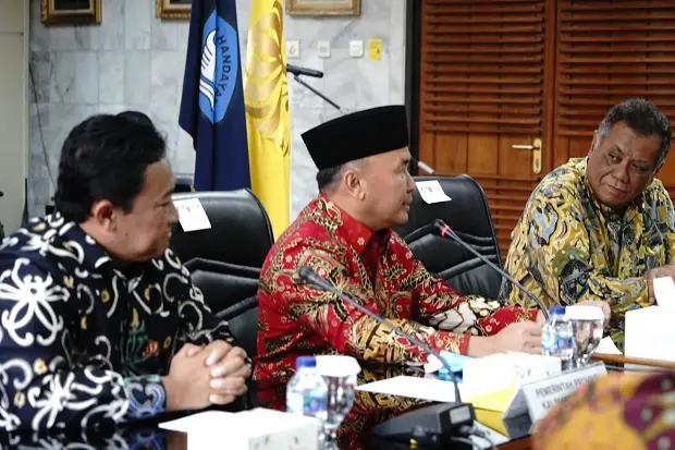 Gubernur Kalteng Sugianto...