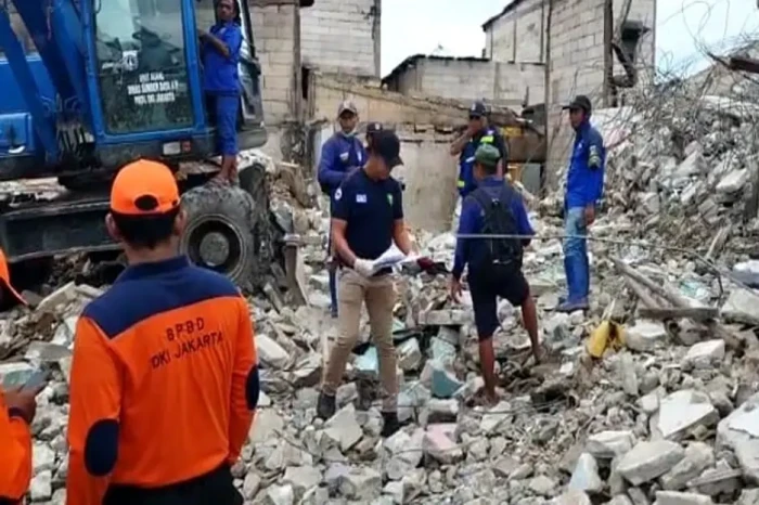 Polisi Kerahkan Alat...