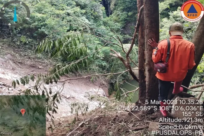 Diterjang Longsor, Saluran...