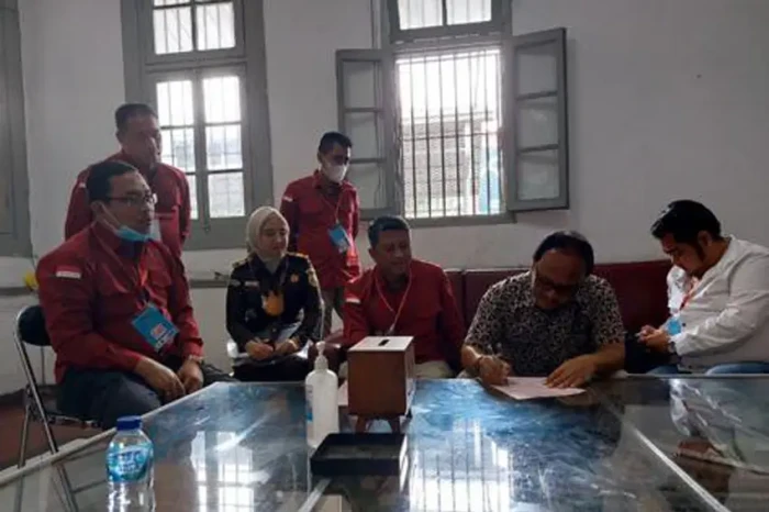 Kejagung Limpahkan Tersangka...