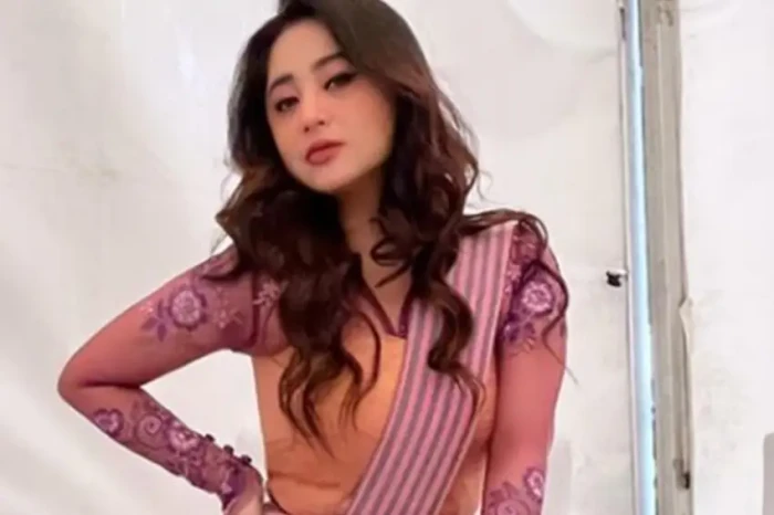 Dewi Perssik Tampik...